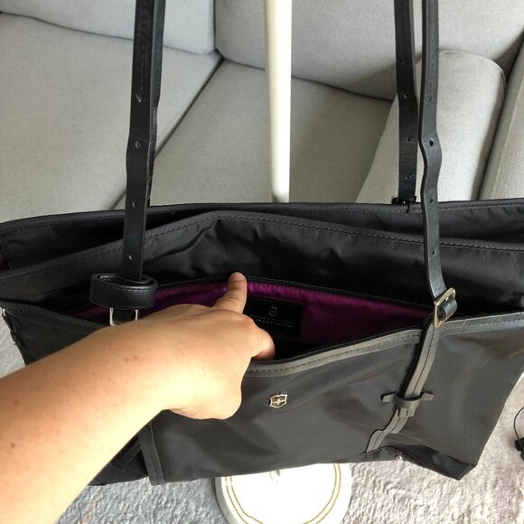 Victorinox Victoria Black Expandable Carry-all Business Laptop Tote Slide-On - Picture 12 of 16